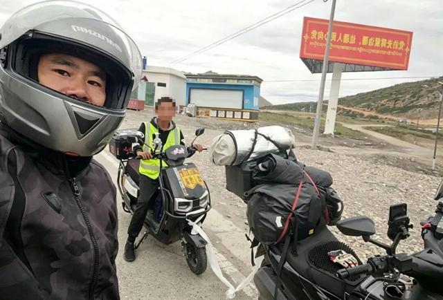 谁都没想到，敢闯G318川藏线的不止资深驴友和摩旅大神，一个15岁的初二少年，仅
