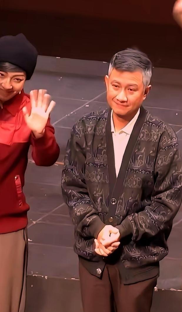 卓伟跟了他整整八个月，就为了拍一个实锤。不是狗仔太执着，是圈里已经没人愿意帮他