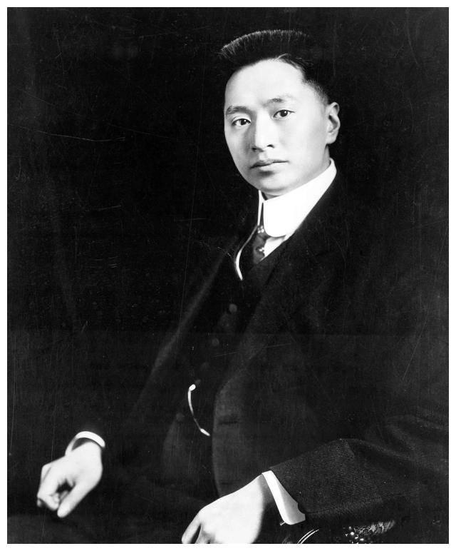 【不肯对苏联让步，北洋外交总长遭炸弹袭击】一九二四年，中国北洋政府与苏联展开谈