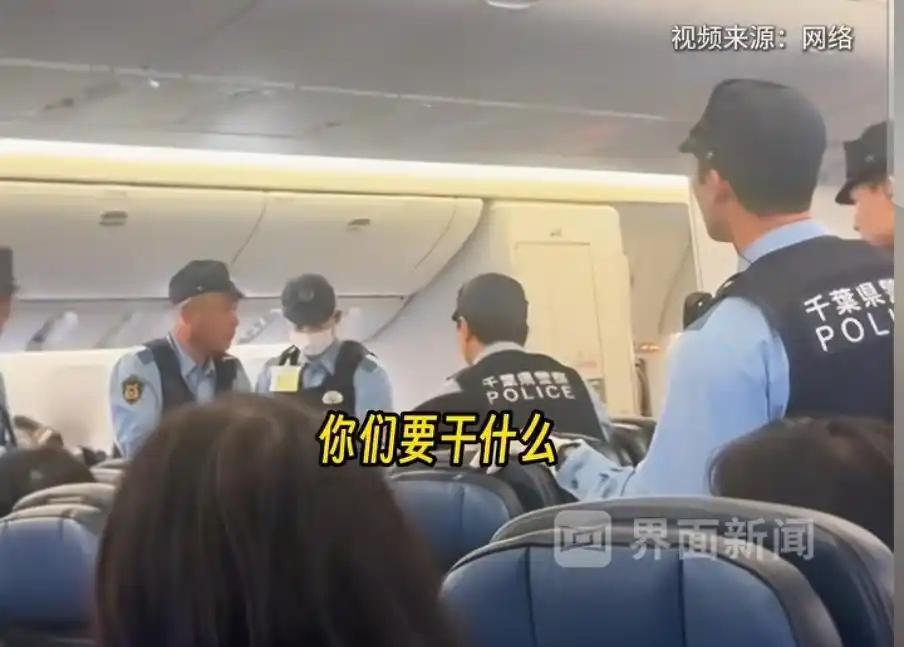 惨痛代价，大闹美联航空的女子结局已定，三重处罚下来，皮都得被“扒一层”。一时