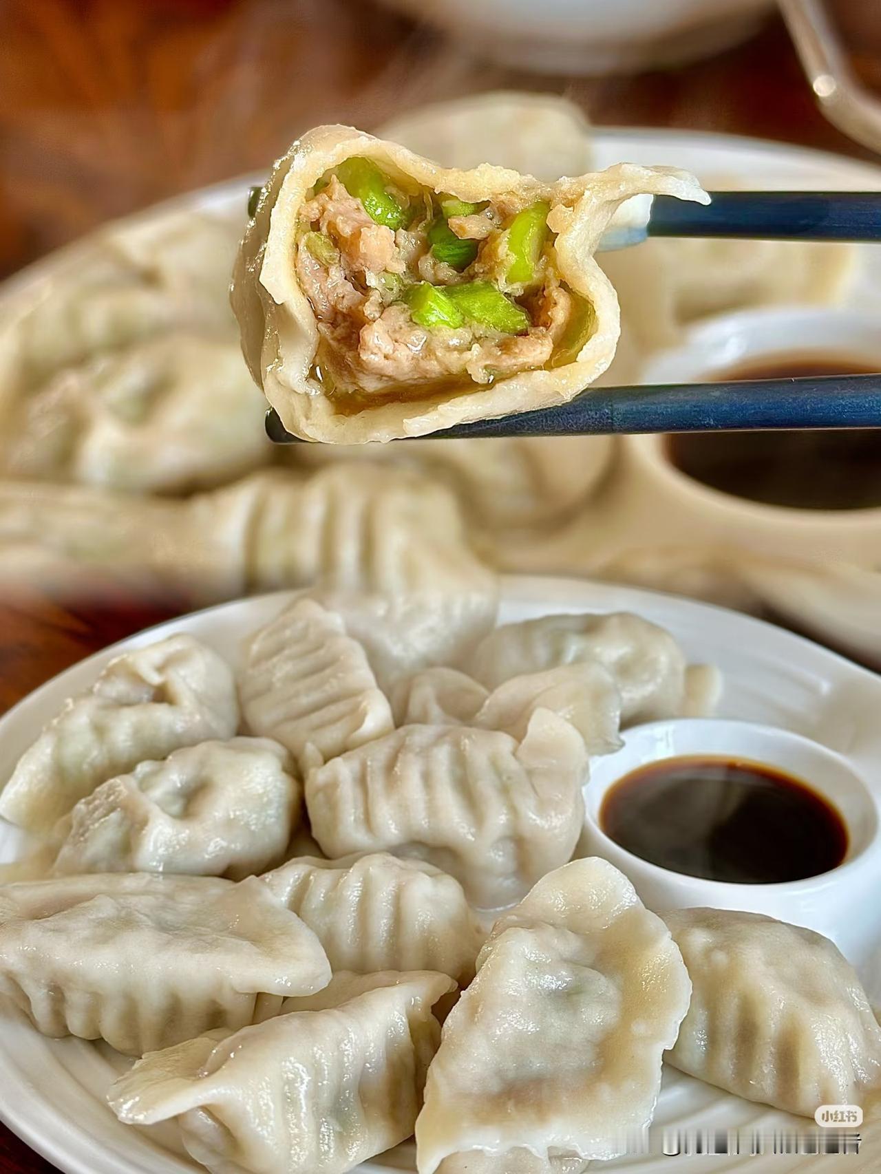 大家都喜欢吃水饺吗？都喜欢吃什么馅的？要说最好吃的饺子，必须是姥姥包的白菜猪