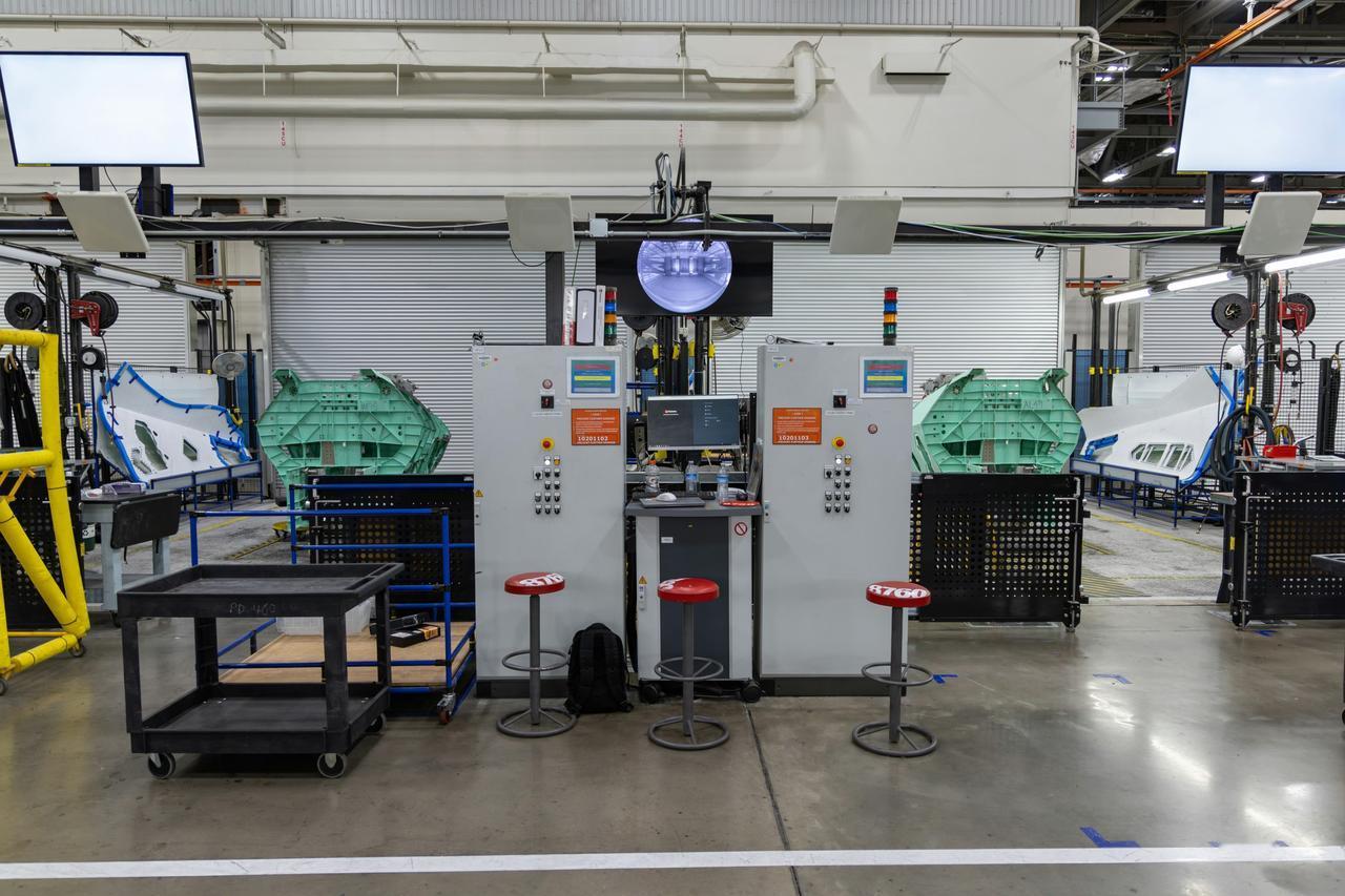 美国沃斯堡工厂是F-35系列的核心总装基地，这里承担着F-35A前机身与中央翼的