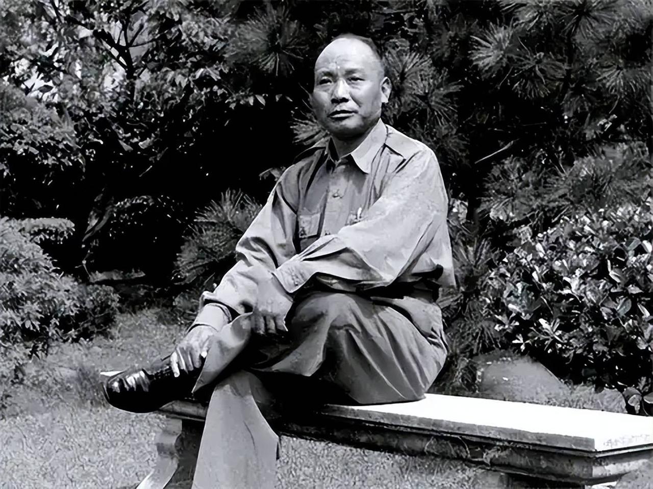 他带着数万大军败退台湾，蒋介石亲自迎接，为何最后只活了5年？1954年，汤恩伯死