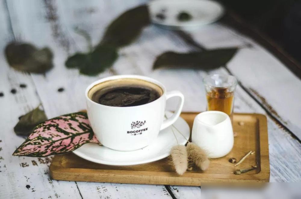 咖啡基本戒了，快2年了，偶尔会来一杯，没瘾了。以前真的是每天必喝，早上一杯冰