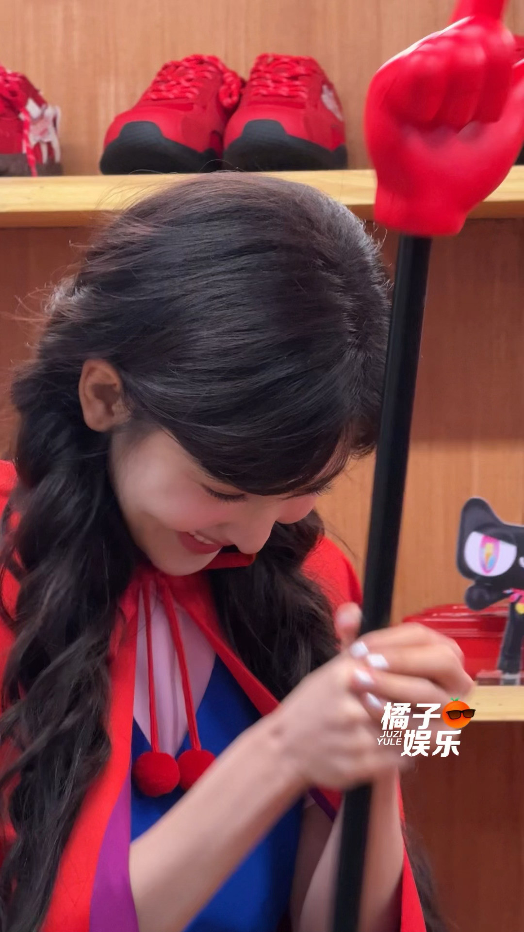 老婆害羞了啊啊啊啊啊啊章若楠这么多人参观我卖东西啊​​​