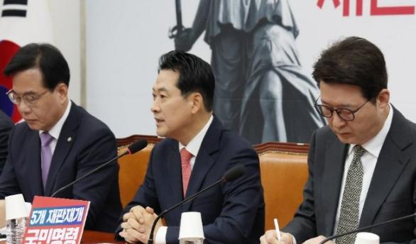 韩国媒体消息，张东赫猛烈抨击李在明政权任命朴哲宇为首尔中央地检长的决定，认为这是