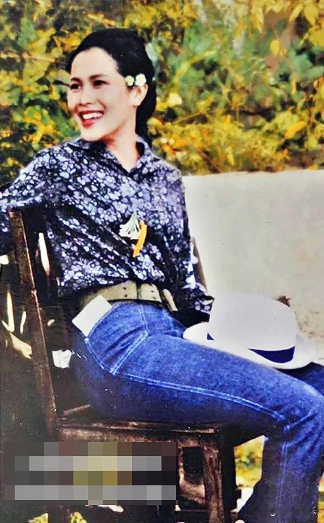 有个性的诗丽吉王后，吃了豹子胆的保镖。诗丽吉王后也真是的，儿女都那么大了，她还出