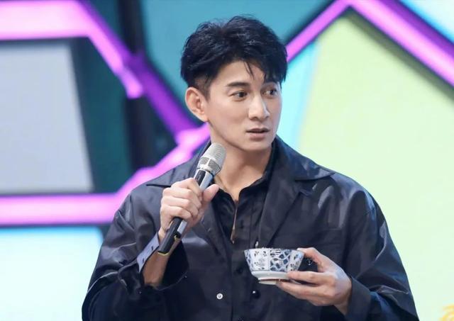 zzd 正文还记得之前在一档综艺节目中,谭松韵曾问吴奇隆,如果老婆哭