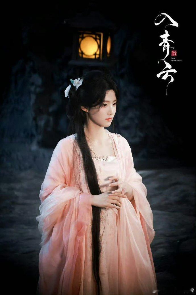 卢昱晓淡颜系天菜哇塞，真的是真的卢昱晓入青云妆造太权威了，这么好看的一张脸，好