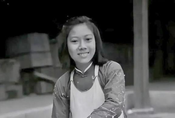 1953年9月，天津棉纺二厂突然来了四名便衣警察。他们径直走向正在运转的纱