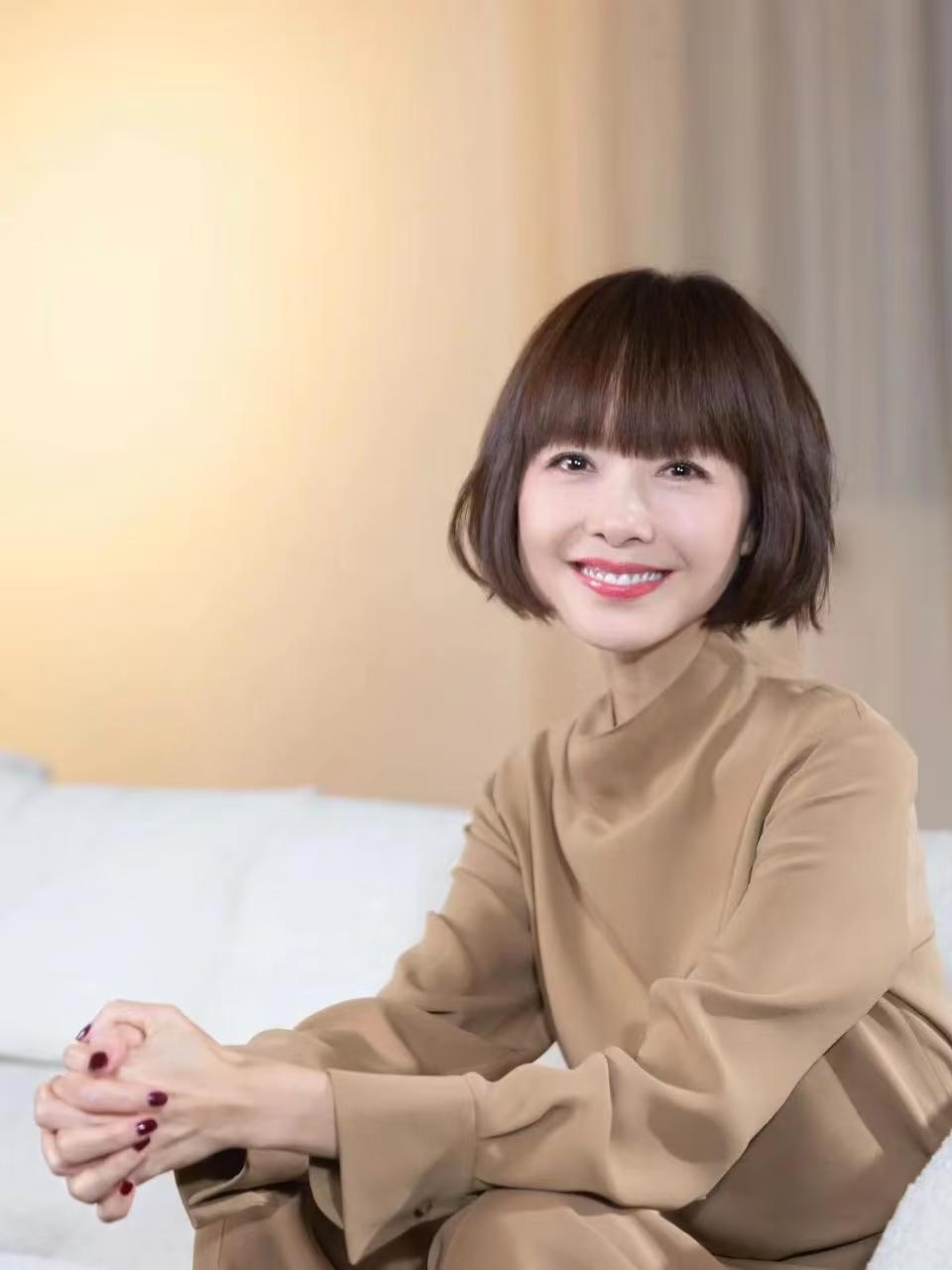 看得出来，鲁豫在主持这方面很成功，直接掩盖了她的婚姻生活，现在才知道她结过2