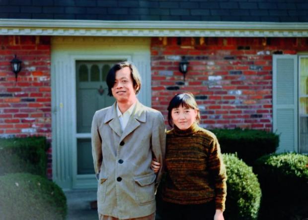 1997年，身高1.9米的王小波在家中猝死，妻子李银河把他送去火化，焚尸炉却突然