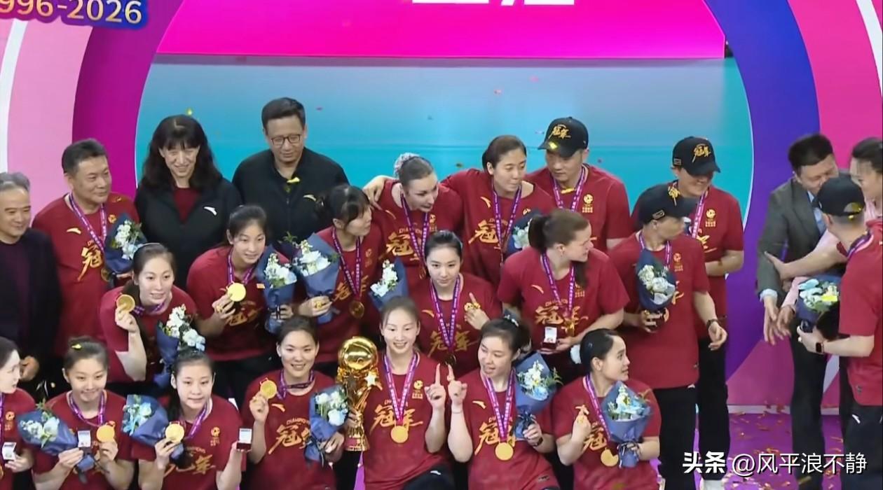 女排联赛最佳阵容出炉!江苏山东均3人入选，上海两人入选!上海自由人王唯漪获得M