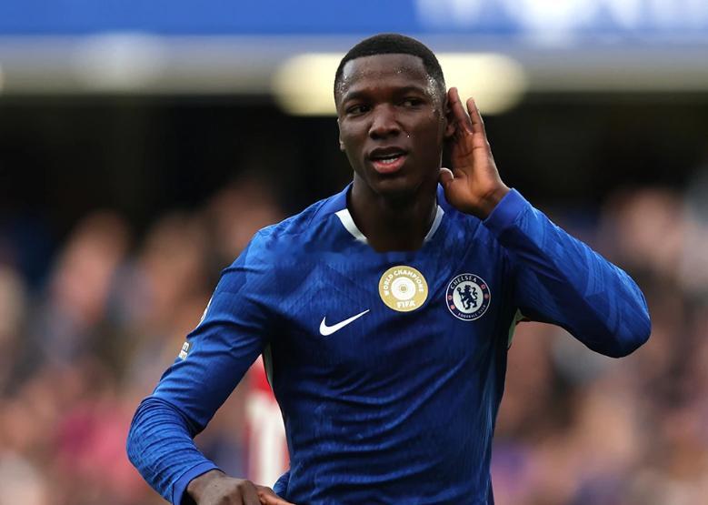 切尔西中场凯塞多接受了蓝军官方的采访，并谈到了新帅罗森尼尔。罗森尼尔“我们很高兴