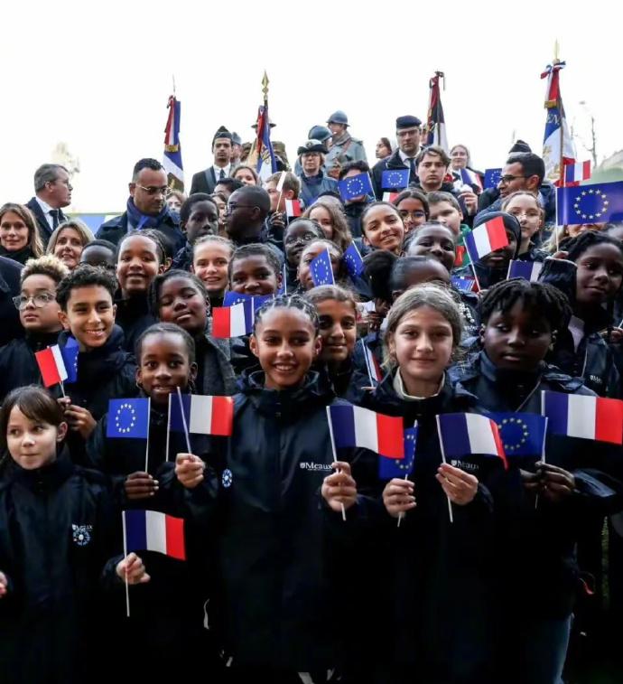 法国总人口的十分之一是移民，移民人口超过700万，占总人口的11%。其中移民人口