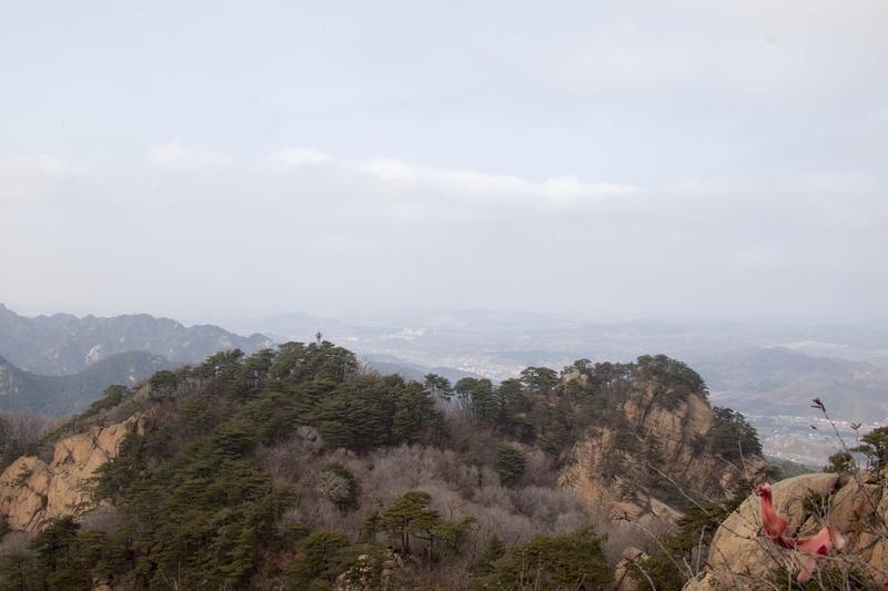 千山迎落日,谁能接住这下半句?“千山迎落日，谁能接住这下半句”，还挺考验文采的