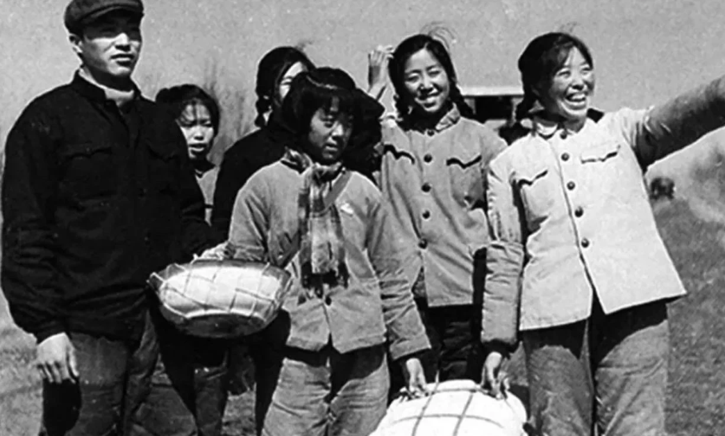 1977年秋，知青王建全因招工要去体检，他喊上女知青杜玉娟：“姐，我都要走了，你