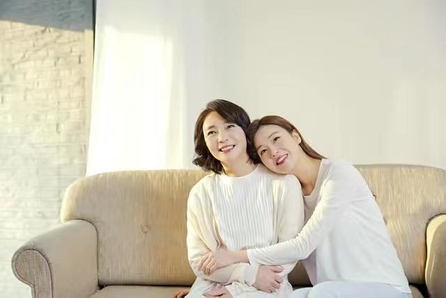 “婆婆没义务帮儿媳带娃，那儿媳是不是也没义务给婆婆养老？”今天又有朋友问到这