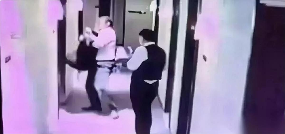 电梯前后脚，录音炸了锅醉女为啥手比脑子稳？崔丽丽和老板同进电梯，次日甩出
