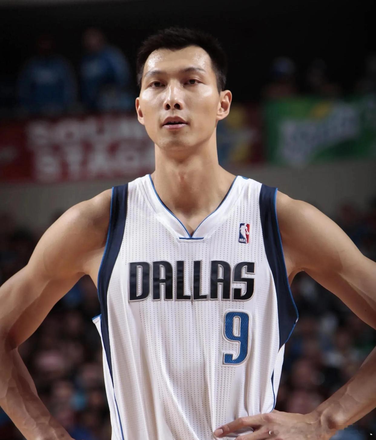 CBA历史上四大中锋场均数据对比姚明场均23.2分15.3篮板1.8助攻4.3盖