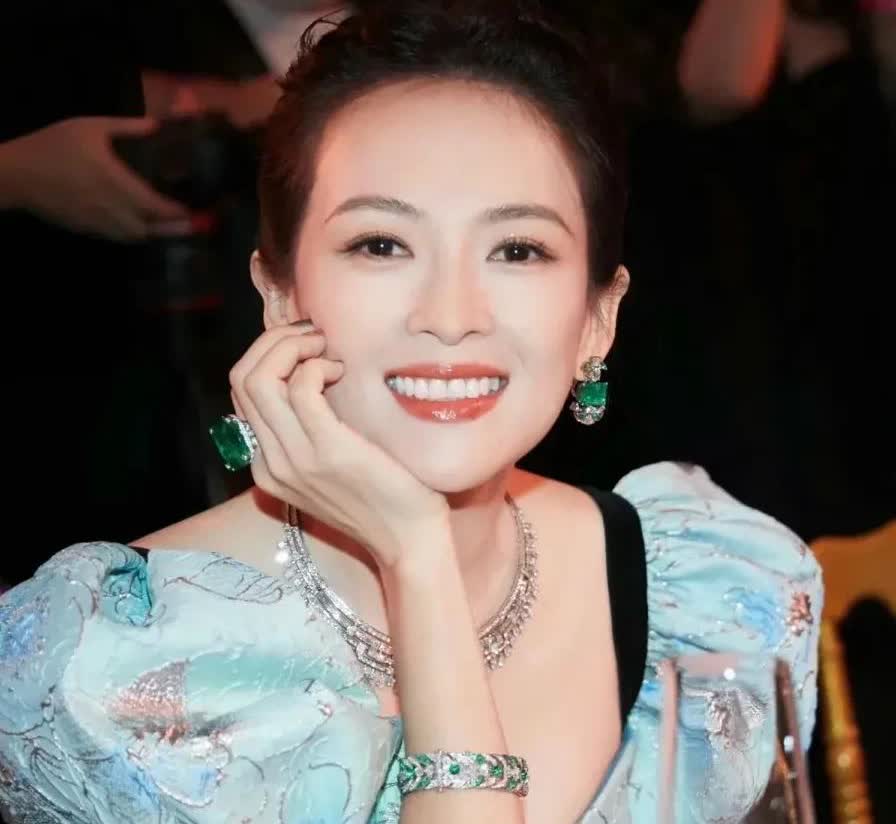章子怡现在拍不拍戏，已经不重要了，​​她最大的优势不是美貌，也不