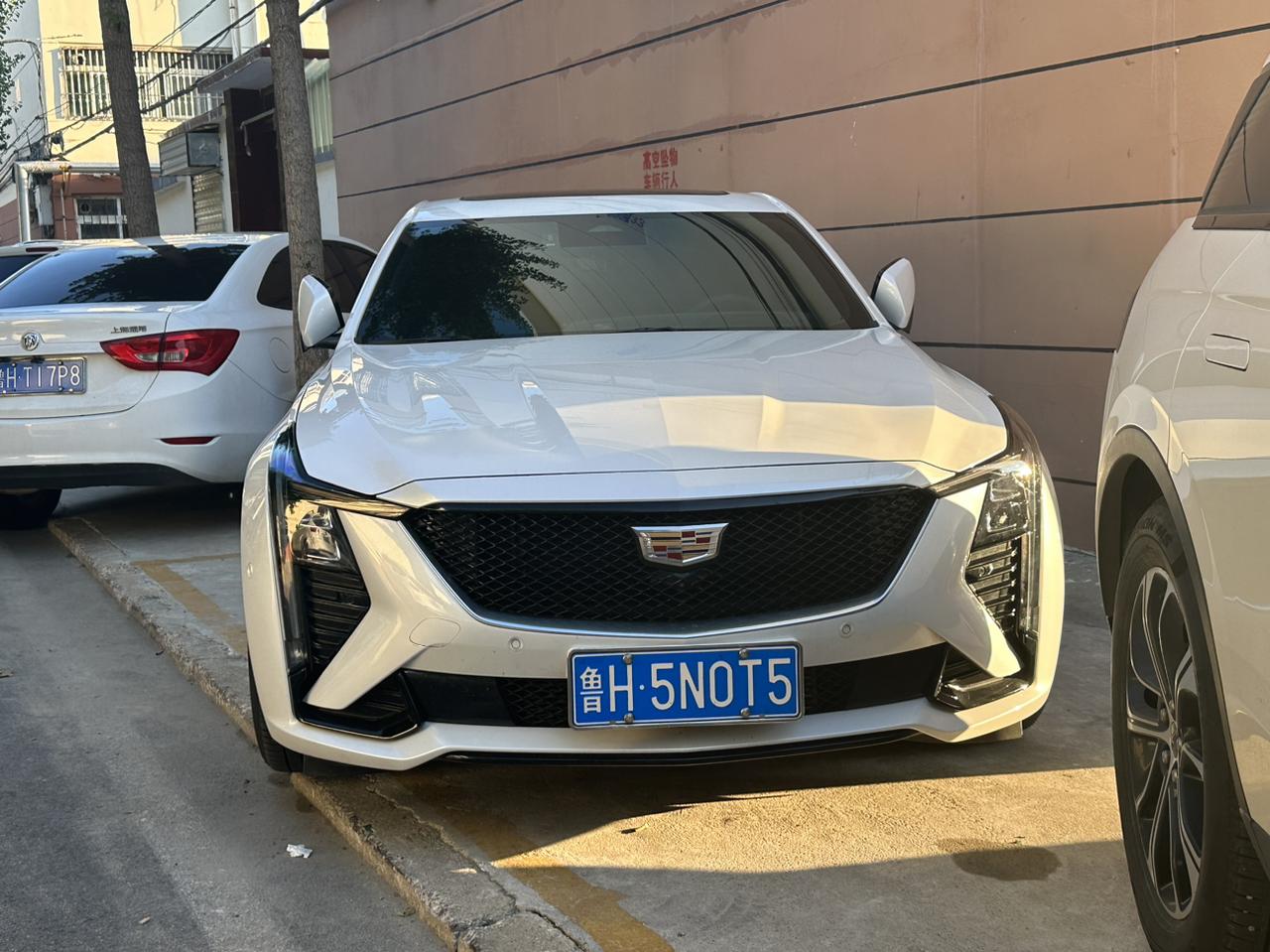 提车44天做首保，4s店小哥都震惊了凯迪拉克CT5刚买十天的时候就跑了两千公