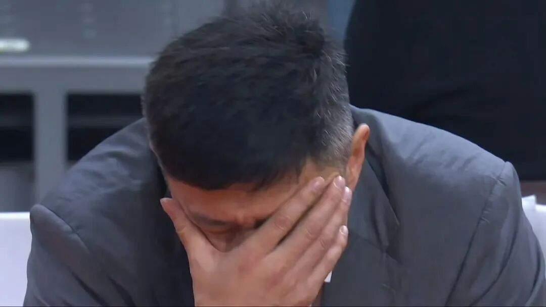 上海男篮已经收手了，不收手就不是两个P的问题了？这场球广东队是不正常的，第一节输