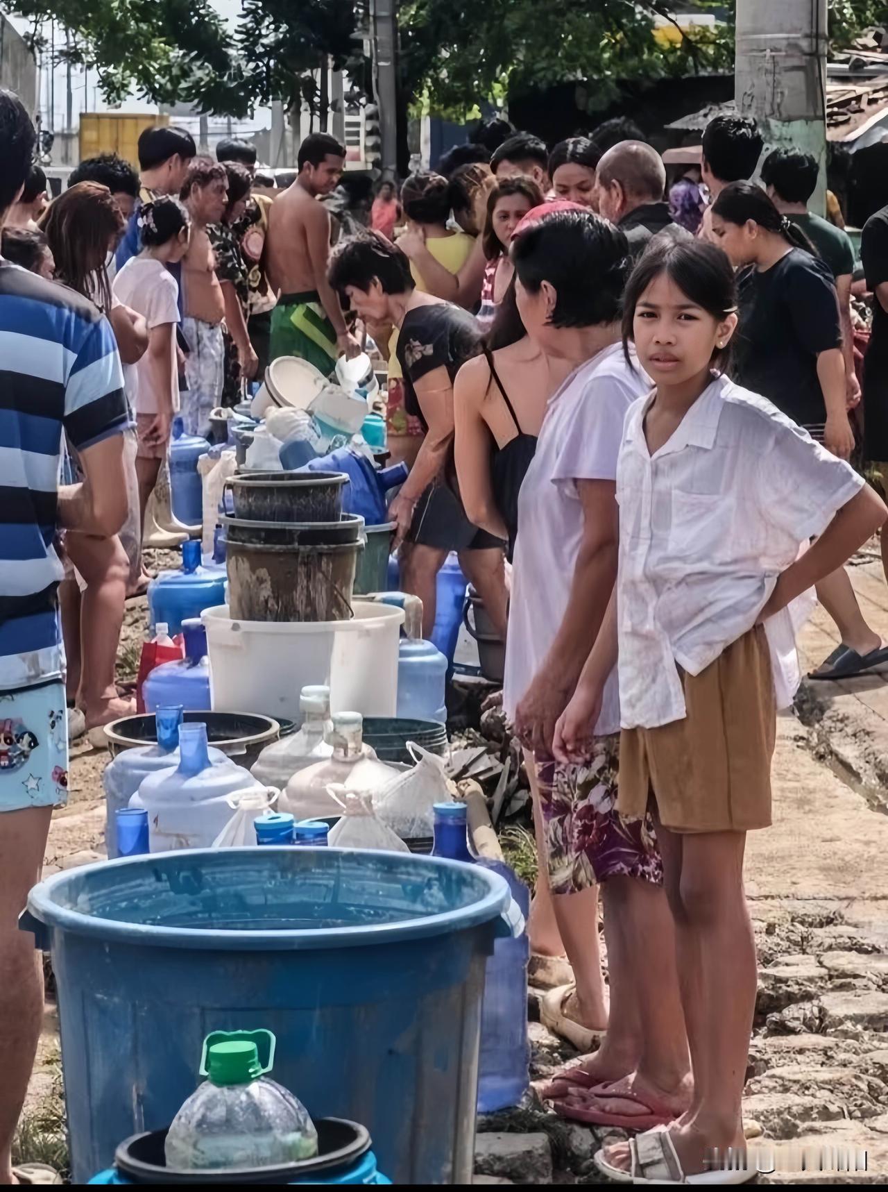 果真和我猜的一样还是决定援助菲律宾部分民众对向菲律宾提供援助心存不满，