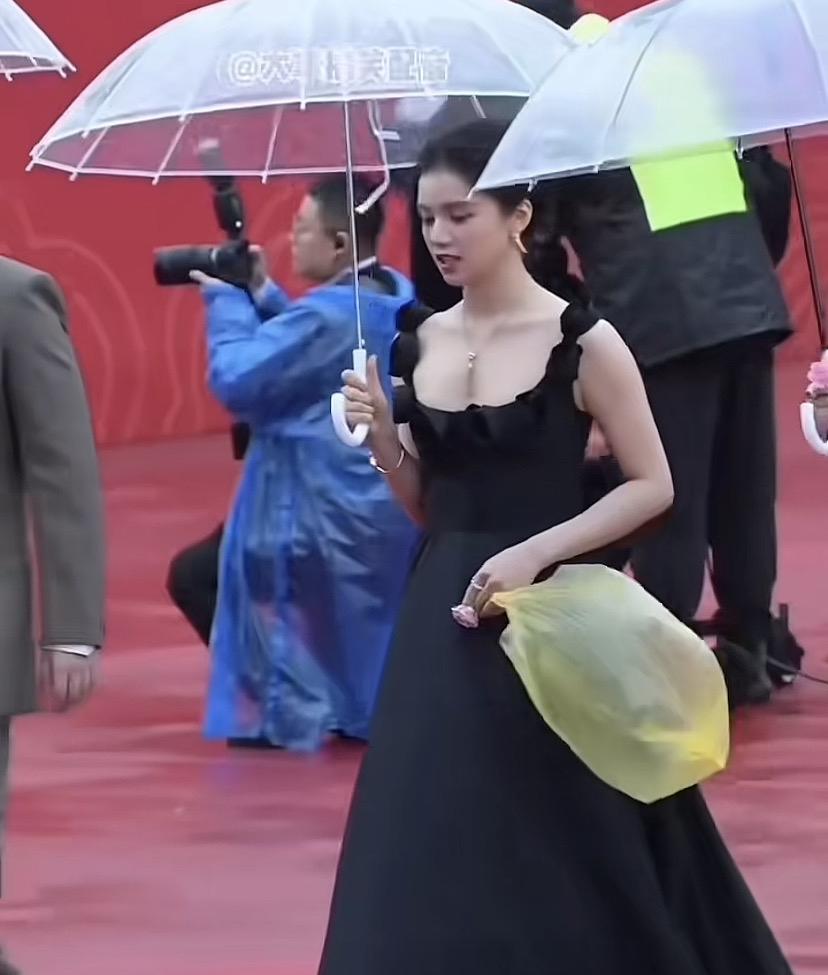 1790美元，我佩服的不是设计师的设计，我佩服的是这东西居然真的有人去买！