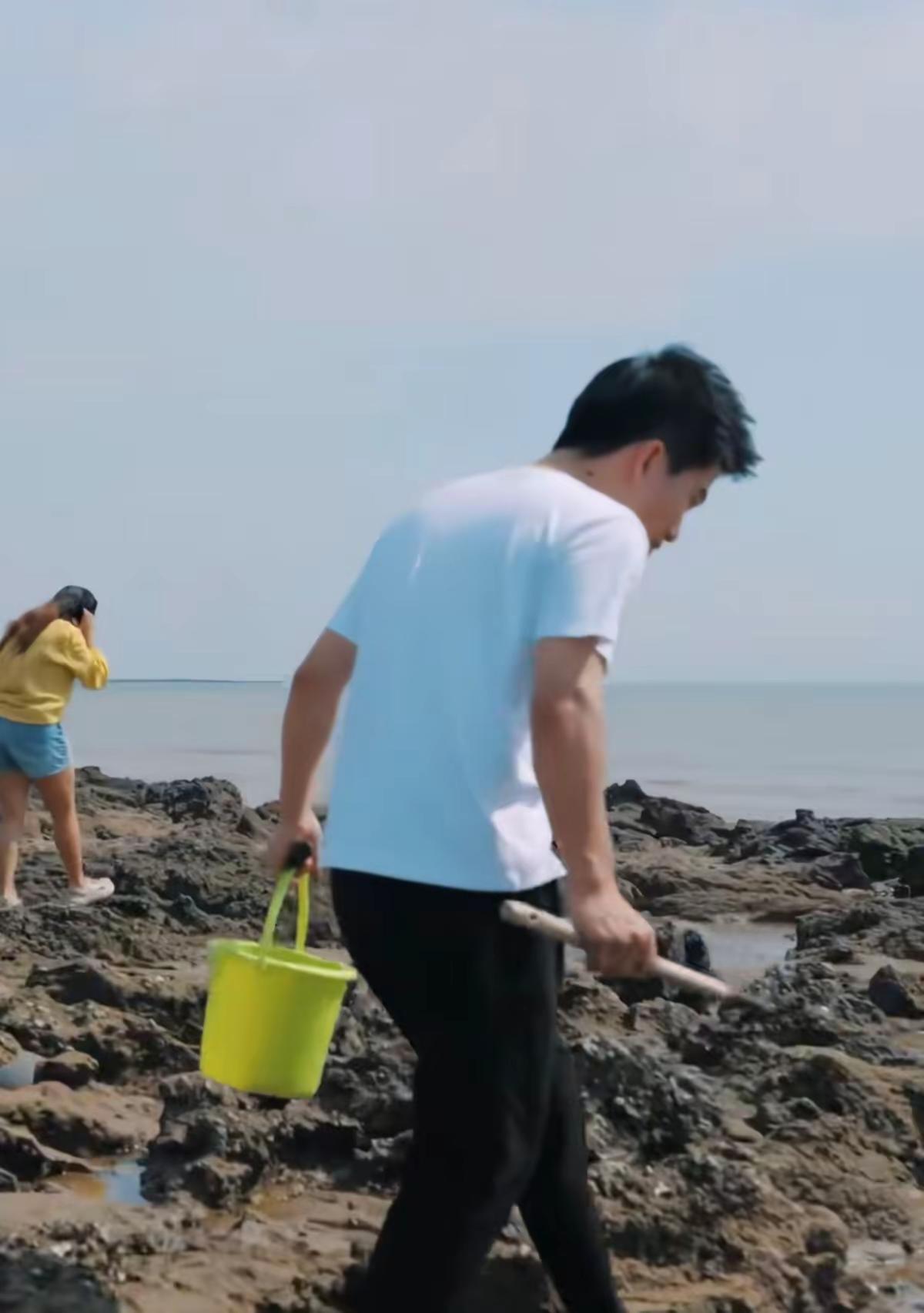 董宇辉语法正不正确，李阳并不关心，他关心的是借这个事他掀起的风浪越大，他越有利。