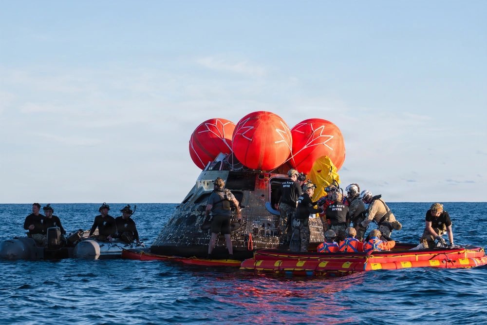 阿尔忒弥斯2号猎户座返回舱