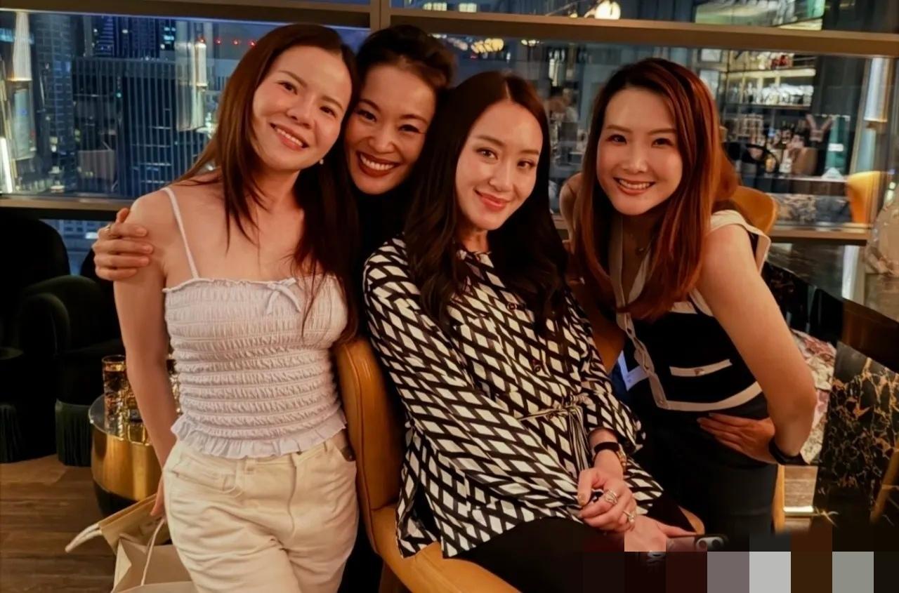 泰国前总理佩通坦和闺蜜们休闲的时刻，个个都是颜值10分的大美女。她们玩的好开心！