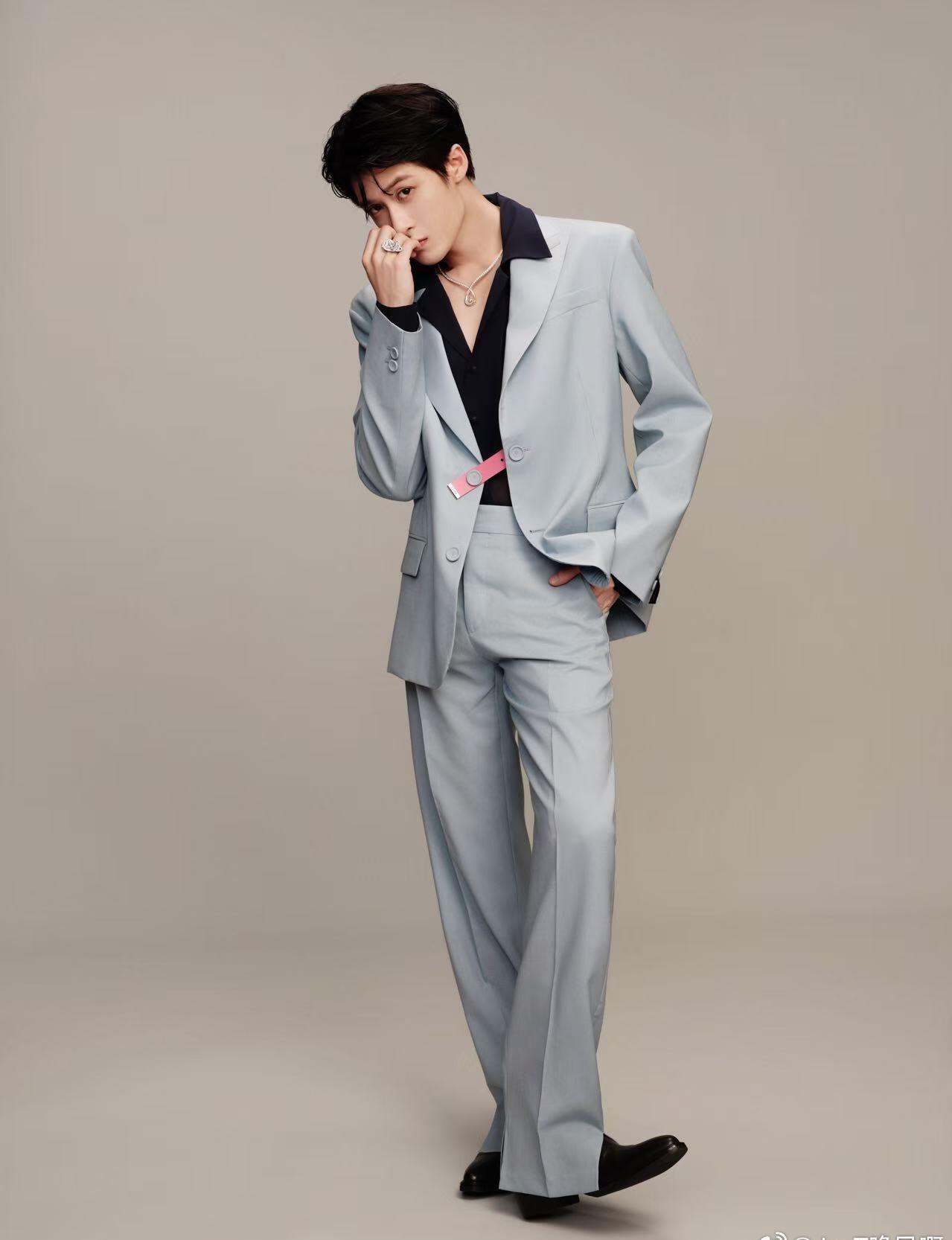 檀健次刻在骨子里的修养檀健次真的是特别特别好的人！内外兼修，骨子里的教养！小炭火