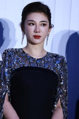 黄奕、张凯丽等亮相澳门新时代国际电影节，你们觉得谁的造型最美？看来看去，我觉