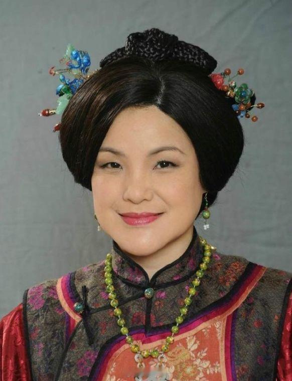 “首位”港星发声支持马蹄露。很多人都不知道英皇的实力到底有多大，旗下艺人包括谢