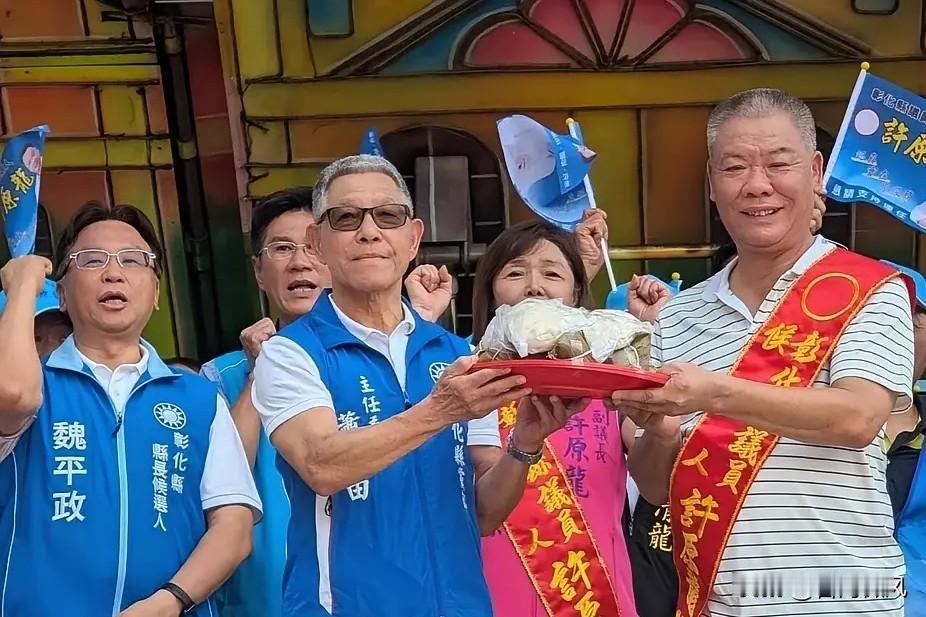 徐原龙趁势抢议长大位，魏平政站队，谢家要靠边站？要说彰化这政坛，真是人一走茶就