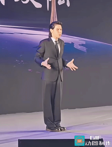 据说他是李连杰的“高徒”刚刷到这个所谓“李连杰徒弟”的现场，直接笑到打鸣！