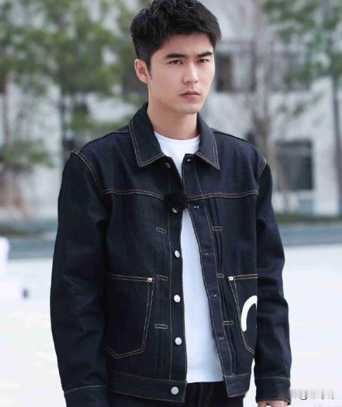 又一个男演员进去了！10月16日网剧《星光》刚开播，热度也在逐渐攀升。可