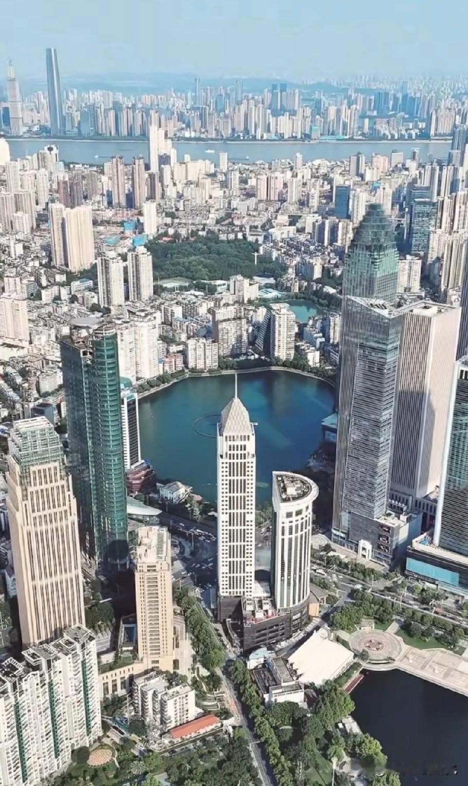 湖北人均GDP与山东人均GDP数据对比情况，湖北属于我国中部内陆省份，而山东属于