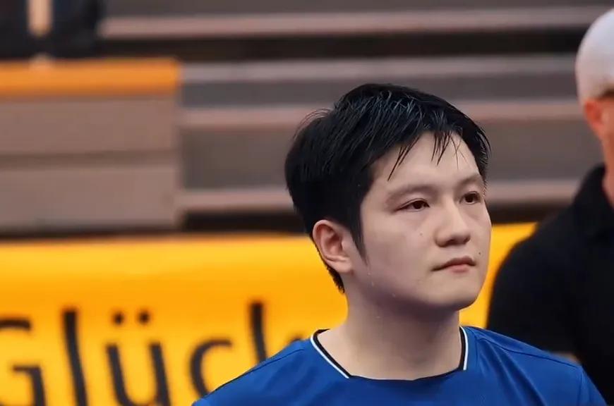 樊振东备战全运会最新画面曝光，孙颖莎归队邱贻可一路相伴，王楚钦代言新皮肤上线随