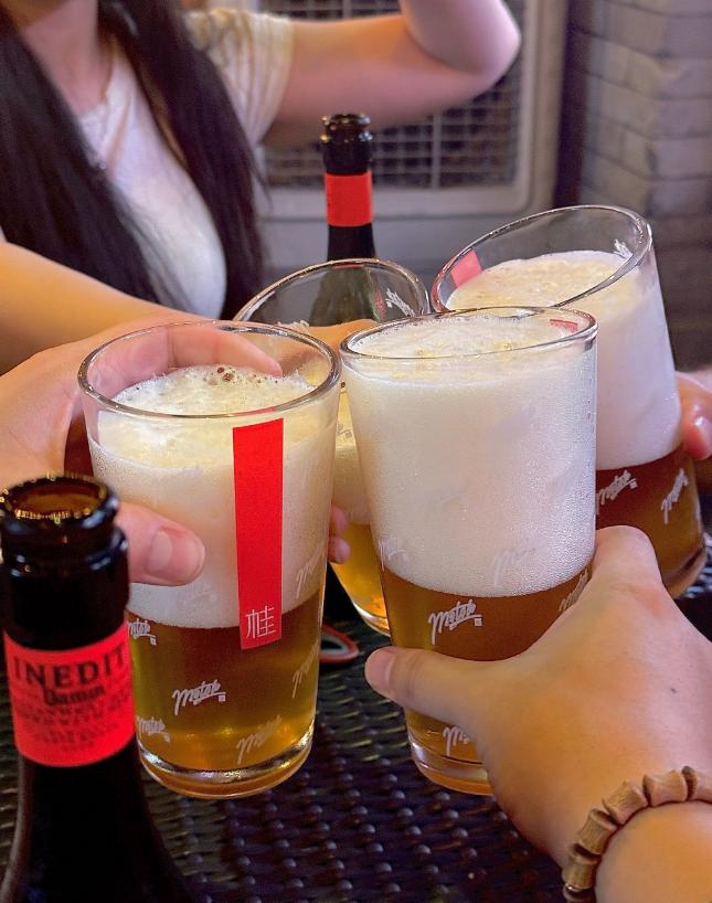 甘肃，一18岁女孩与男友酒店开房，可两人发生关系时，男友突然哮喘发作，女孩又惊又