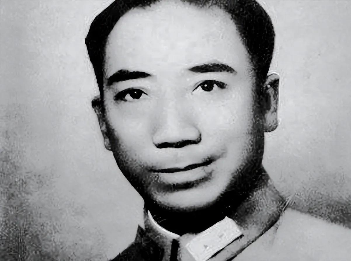 1944年，军统警卫连有一个士兵母亲生病，于是就想请假回家探望。可他给警卫连连长