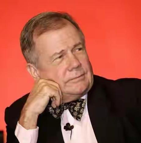 罗杰斯2026危机预言：为啥中国更能扛住美国引爆的“双雷”？罗杰斯说202