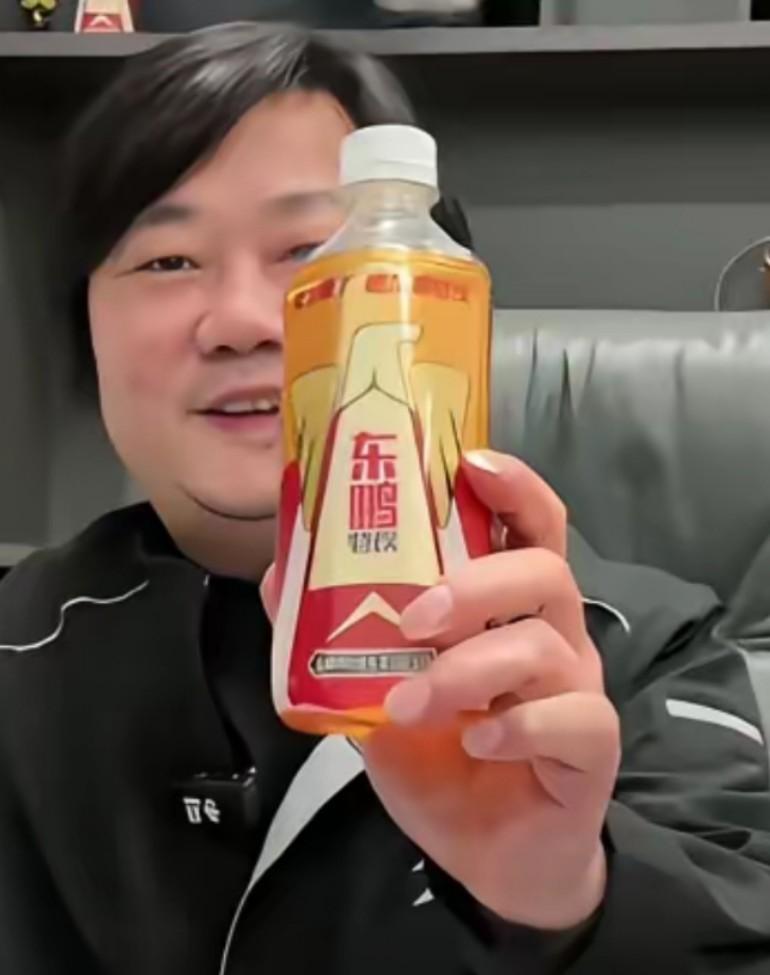 以为东鹏饮料只赞助了5万，意外的是东鹏特饮跟张雪机车签的是26年一个赛季的合同，