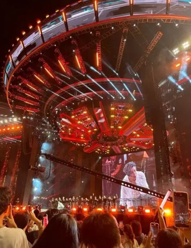 各地为啥都在抢着办演唱会，不仅是追星那么简单，这里面藏着巨大的商业密码。以济南