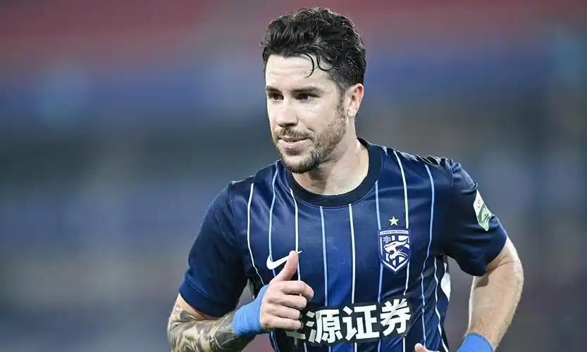 你看武汉三镇这消息，核心外援绍尔受伤了，这下河南队机会来了啊，说不定能一口气拿下