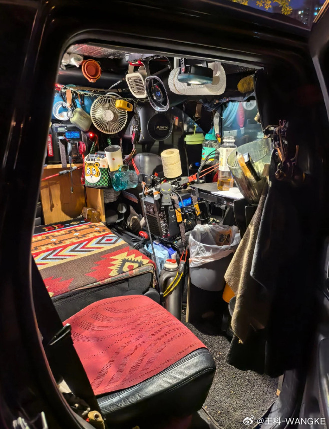 东西真全，真的是把车里当家了，省不少房租肯定[捂脸哭]​​​