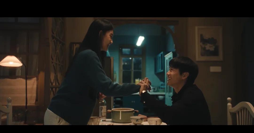 《交锋》第35集主要剧情1.朱应甲老妈去世，郑桂平、陈乐园来吊孝，朱老婆发了一