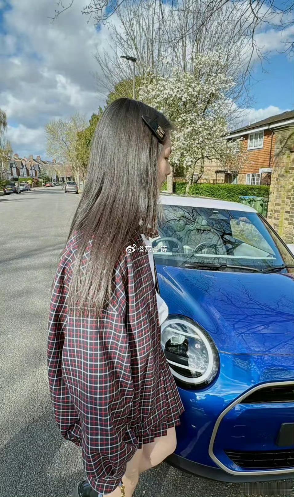 李湘为女儿王诗龄全款买了一辆宝马mini，令人羡慕不已，不过还得等两年才能开，不
