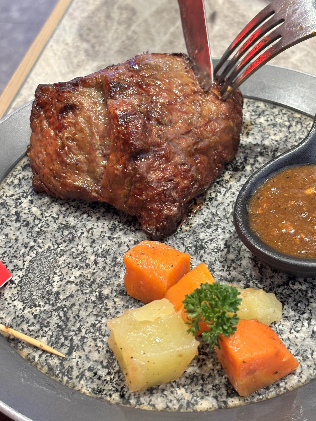 朋友要买辆电车，让我给他推荐，我给他推荐了比亚迪秦，推荐的理由很简单，因为网约车